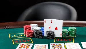 3555 ক্যাসিনো গেম শোতে লাল ইস্পোর্টস দৃশ্য